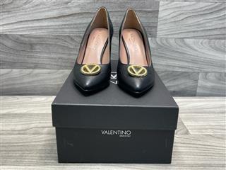 Valentino Clara Signature Pumps Women's Size 7